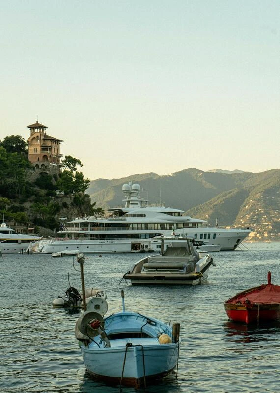 Luxury yachts available in Italy – Syrama Services