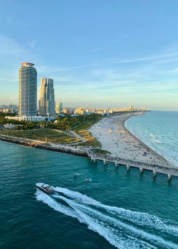 Luxury yachts available in Miami – Syrama Services